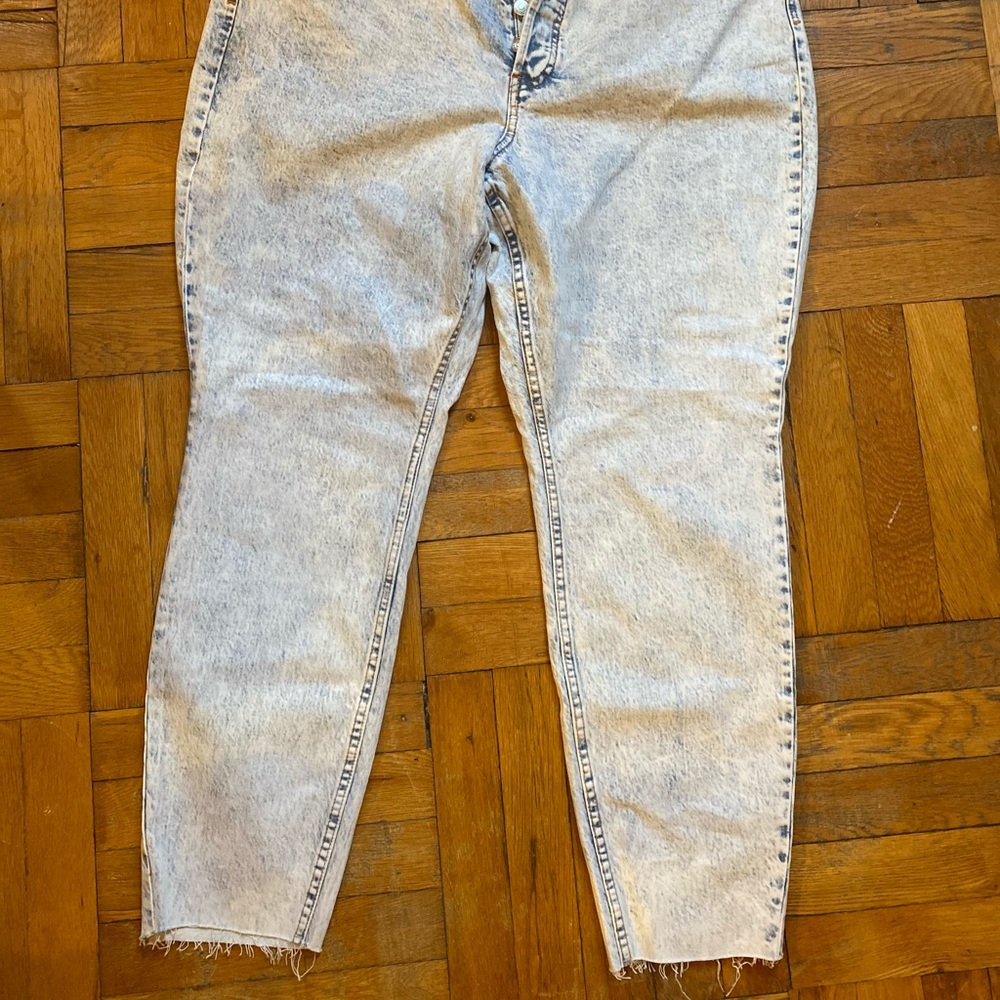 NWT Free People curvy button fly acid washed jeans - Picture 2 of 12